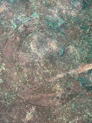 A Chinese archaic bronze tripod vessel and cover, 'ding 鼎', Eastern Zhou, Spring and Autumn period — photo 7