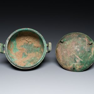 A Chinese archaic bronze tripod vessel and cover, 'ding 鼎', Eastern Zhou, Spring and Autumn period — photo 6