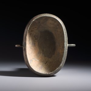 A Chinese archaic bronze two-handled cup with 'Leiwen' design, late Spring and Autumn period — foto 6