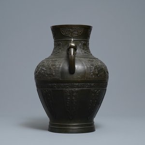 A Chinese archaic bronze vase, Qianlong — photo 2