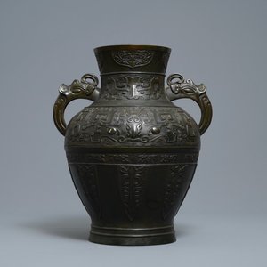 A Chinese archaic bronze vase, Qianlong — photo 3
