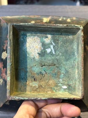 A Chinese archaic bronze vase with 'Taotie' handles, 'fang hu 方壺', Han — photo 16