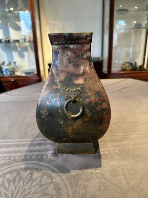 A Chinese archaic bronze vase with 'Taotie' handles, 'fang hu 方壺', Han — photo 4