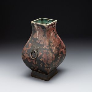 A Chinese archaic bronze vase with 'Taotie' handles, 'fang hu 方壺', Han — photo 1