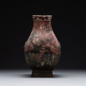 A Chinese archaic bronze vase with 'Taotie' handles, 'fang hu 方壺', Han — photo 2