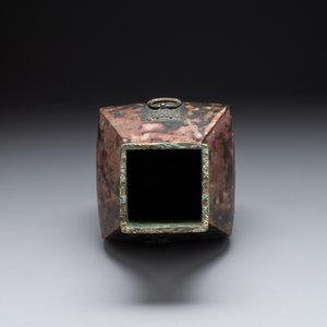 A Chinese archaic bronze vase with 'Taotie' handles, 'fang hu 方壺', Han — photo 6
