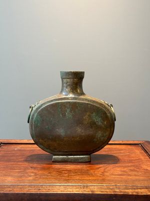 A Chinese archaic bronze vessel, 'Bianhu', Han — 照片 1