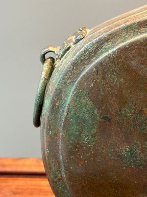 A Chinese archaic bronze vessel, 'Bianhu', Han — 照片 7