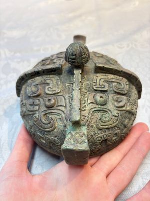 A Chinese archaic bronze wine vessel and cover with Taotie design, You 卣, late Shang — photo 14