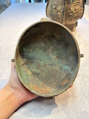 A Chinese archaic bronze wine vessel and cover with Taotie design, You 卣, late Shang — photo 15