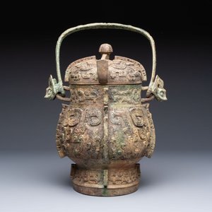 A Chinese archaic bronze wine vessel and cover with Taotie design, You 卣, late Shang — photo 2