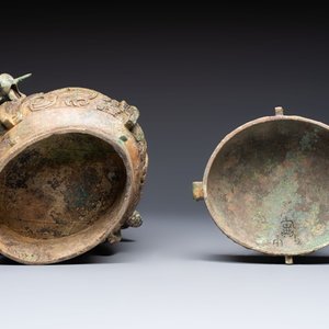 A Chinese archaic bronze wine vessel and cover with Taotie design, You 卣, late Shang — photo 6