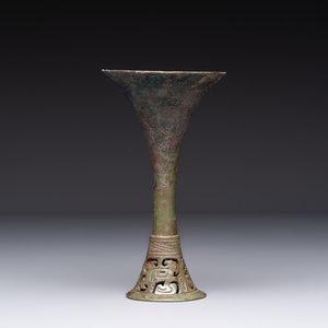 A Chinese archaic bronze wine vessel, 'gu 觚', early Shang — foto 2