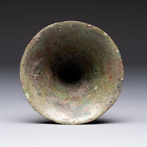 A Chinese archaic bronze wine vessel, 'gu 觚', early Shang — foto 6