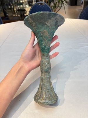 A Chinese archaic bronze wine vessel, Gu 觚, Shang — photo 1