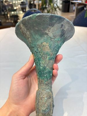 A Chinese archaic bronze wine vessel, Gu 觚, Shang — photo 12