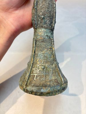 A Chinese archaic bronze wine vessel, Gu 觚, Shang — photo 13