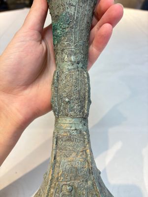 A Chinese archaic bronze wine vessel, Gu 觚, Shang — photo 14