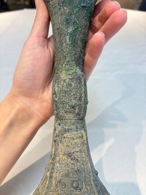 A Chinese archaic bronze wine vessel, Gu 觚, Shang — photo 17
