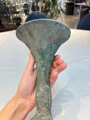 A Chinese archaic bronze wine vessel, Gu 觚, Shang — photo 18