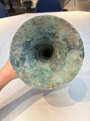 A Chinese archaic bronze wine vessel, Gu 觚, Shang — photo 5