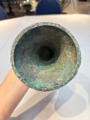 A Chinese archaic bronze wine vessel, Gu 觚, Shang — photo 6