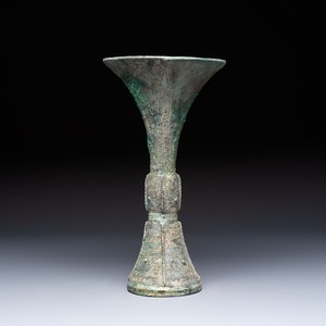 A Chinese archaic bronze wine vessel, Gu 觚, Shang — photo 2