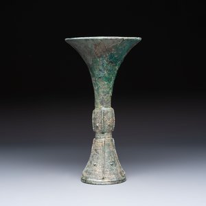 A Chinese archaic bronze wine vessel, Gu 觚, Shang — photo 3