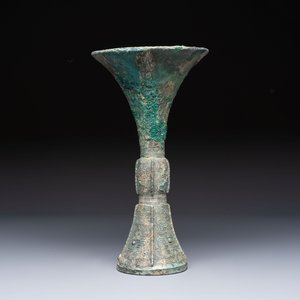 A Chinese archaic bronze wine vessel, Gu 觚, Shang — photo 4
