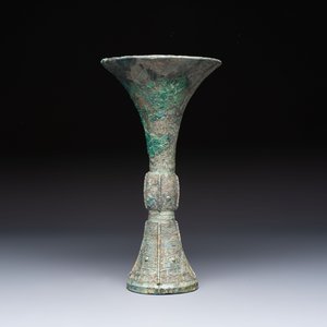 A Chinese archaic bronze wine vessel, Gu 觚, Shang — photo 5