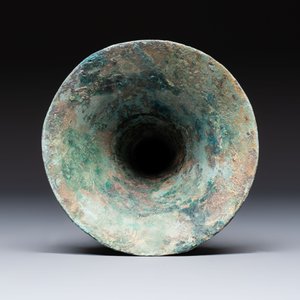 A Chinese archaic bronze wine vessel, Gu 觚, Shang — photo 6