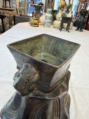 A Chinese archaic bronze wine vessel, 'Hu 壺', Ming — foto 15