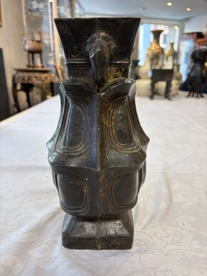 A Chinese archaic bronze wine vessel, 'Hu 壺', Ming — foto 4