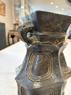 A Chinese archaic bronze wine vessel, 'Hu 壺', Ming — foto 5