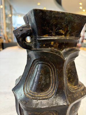 A Chinese archaic bronze wine vessel, 'Hu 壺', Ming — foto 9