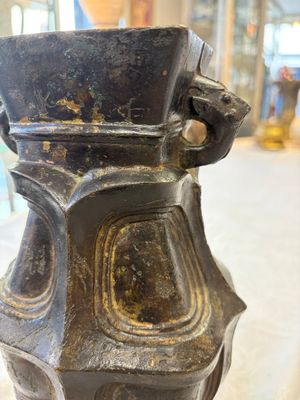 A Chinese archaic bronze wine vessel, 'Hu 壺', Ming — foto 10