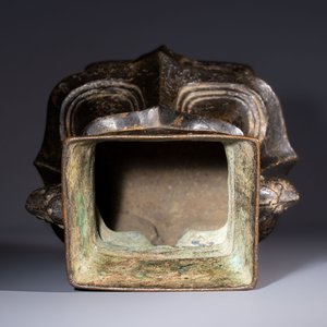 A Chinese archaic bronze wine vessel, 'Hu 壺', Ming — foto 6