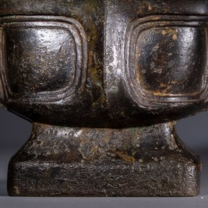 A Chinese archaic bronze wine vessel, 'Hu 壺', Ming — foto 9