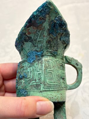 A Chinese archaic bronze wine vessel, Jiao 角, Shang/Zhou — photo 5