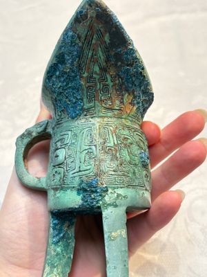 A Chinese archaic bronze wine vessel, Jiao 角, Shang/Zhou — photo 8