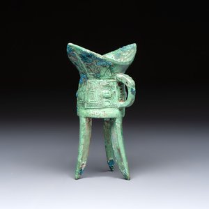 A Chinese archaic bronze wine vessel, Jiao 角, Shang/Zhou — photo 1