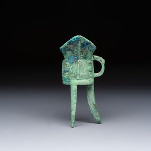A Chinese archaic bronze wine vessel, Jiao 角, Shang/Zhou — photo 5