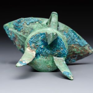 A Chinese archaic bronze wine vessel, Jiao 角, Shang/Zhou — photo 7