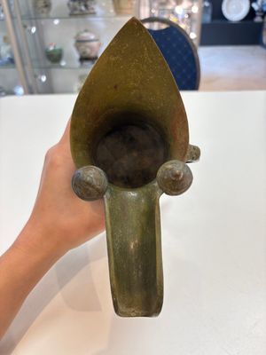 A Chinese archaic bronze wine vessel, 'jue 爵', late Shang — 照片 5