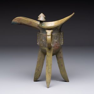 A Chinese archaic bronze wine vessel, 'jue 爵', late Shang — 照片 2