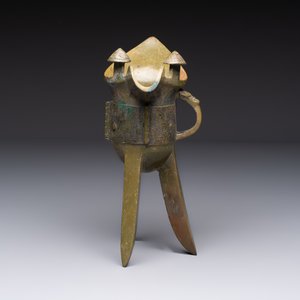 A Chinese archaic bronze wine vessel, 'jue 爵', late Shang — 照片 5
