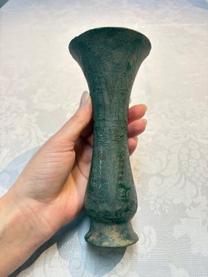 A Chinese archaic bronze wine vessel with phoenix design, Zhi 觯, Zhou — photo 8
