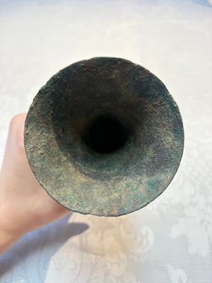 A Chinese archaic bronze wine vessel with phoenix design, Zhi 觯, Zhou — photo 9