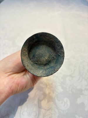 A Chinese archaic bronze wine vessel with phoenix design, Zhi 觯, Zhou — photo 10