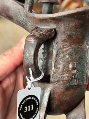 A Chinese archaic bronze wine vessel with Taotie design, 'Jue 爵', Zhou — photo 11